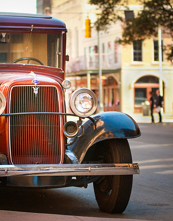 Wojtowecz_Patti_CurbsideAtTheDriskill_rescaled
